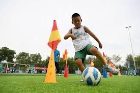 安东内拉晒为蒂亚戈庆生照，举办了一个巴萨主题生日派对